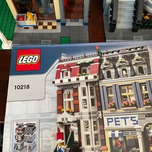 Lego Apartment and Pet shop